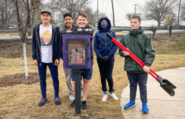 Anna Middle School students install free little library 