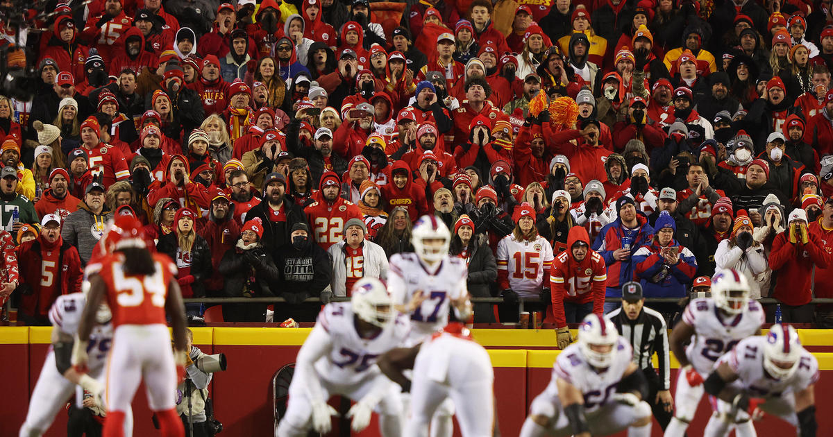 People: Bills Fans Raise Money in Honor of Lamar Jackson After