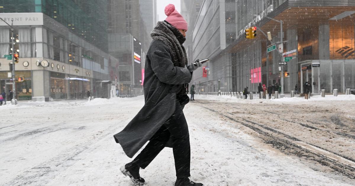 Snow pummels parts of Northeast; thousands without power