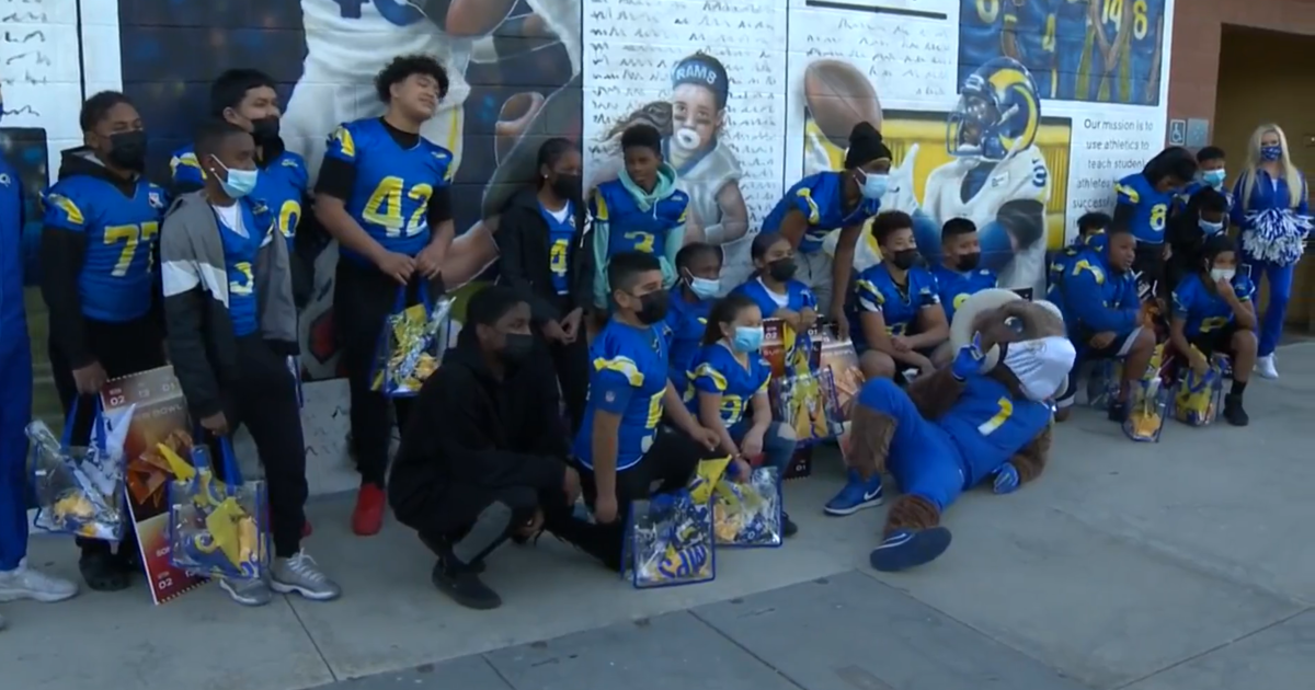 L.A. Rams Give Watts Rams Murals, Super Bowl LVI Tickets – Los