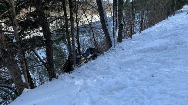 NH SNOWMOBILE AX (1) 