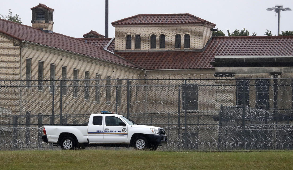 U.S. federal prison system placed on nationwide lockdown after 2 Texas