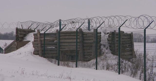 Ukraine's border guards patrol Russian border as they prepare for ...