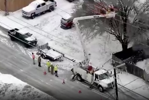 Crews restoring power in North Texas 