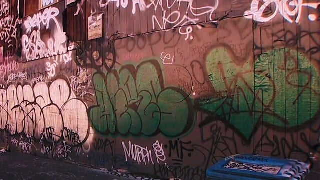 mission-district-graffiti-mob.jpg 