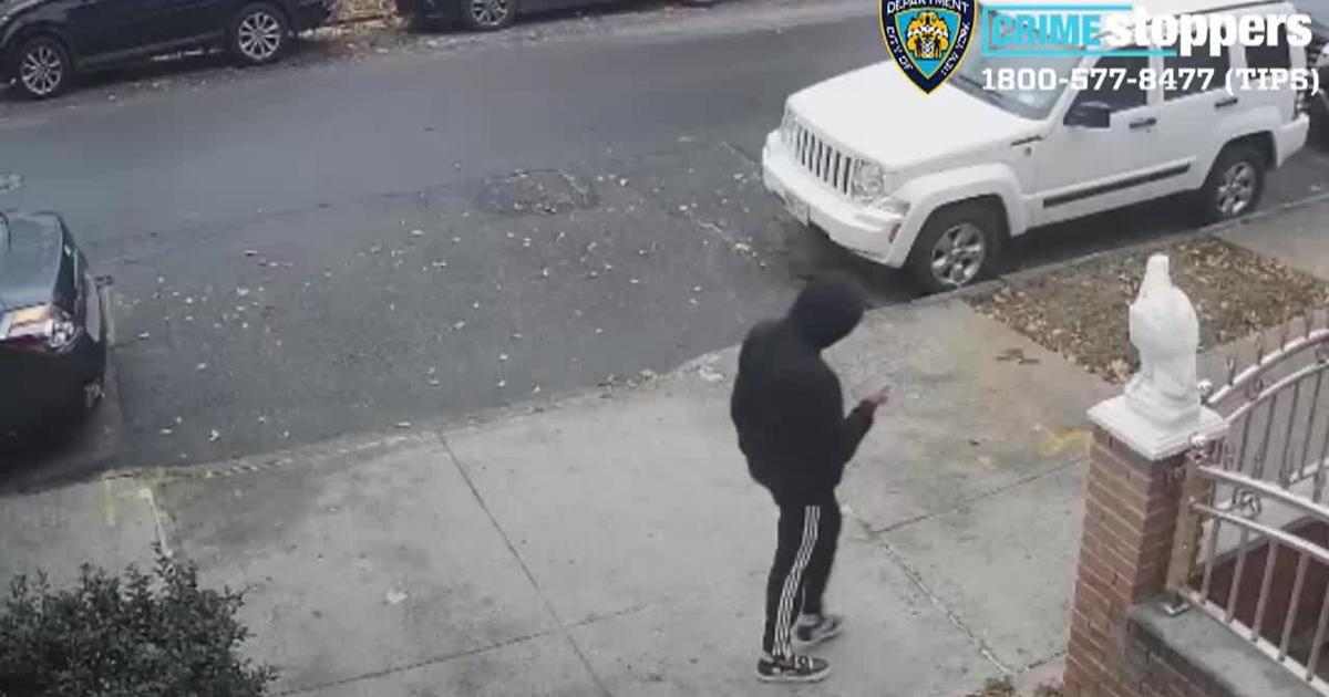 New Video Shows Suspects Wanted In Bronx Shooting Assault Cbs New York