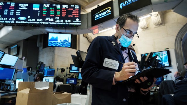 Markets Continue To Fall After Weak Tech Earnings 