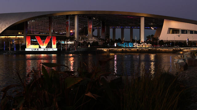 Kathryn Tappen, Chris Simms to host 'Peacock Sunday Night Football