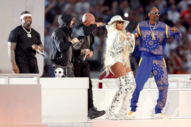 Super Bowl LVI Halftime Show Recap: Dr. Dre, Snoop Dogg, Mary J. Blige,  Eminem, Kendrick Lamar & More Blow The Roof Off SoFi Stadium