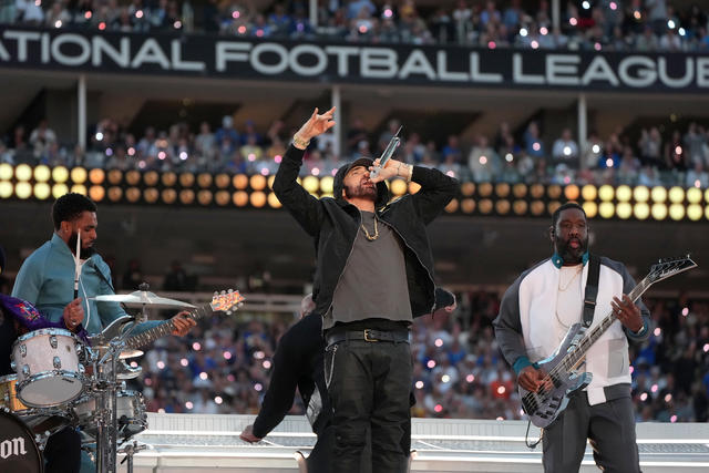 Super Bowl LVI Halftime Show Recap: Dr. Dre, Snoop Dogg, Mary J. Blige,  Eminem, Kendrick Lamar & More Blow The Roof Off SoFi Stadium