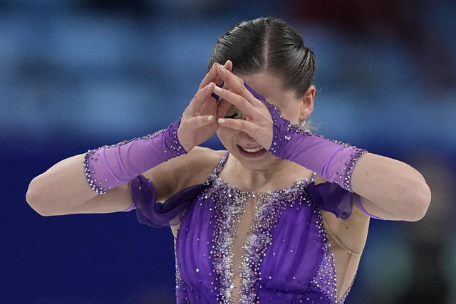 Winter Olympics: Russian figure skater Kamila Valieva finishes fourth after  error-filled performance - Chicago Sun-Times