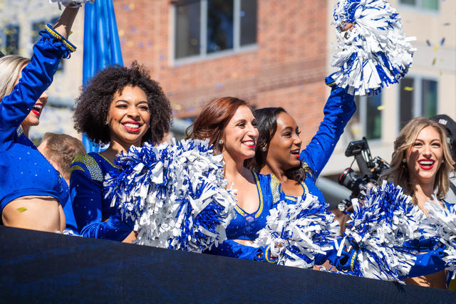 Rams fans cheer Super Bowl champs at LA victory parade – FOX21 News Colorado