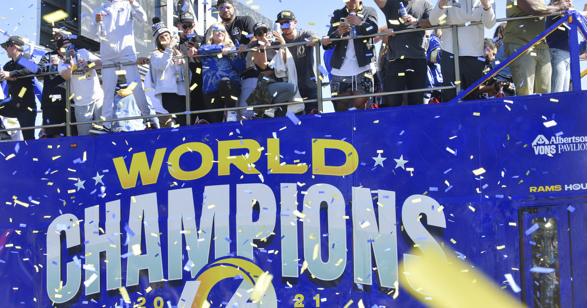 Rams fans cheer Super Bowl champs at LA victory parade