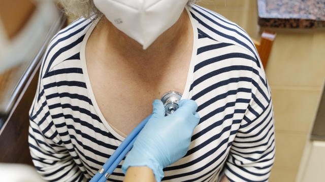 Doctor examining the heart of an elderly woman - Stock photo 