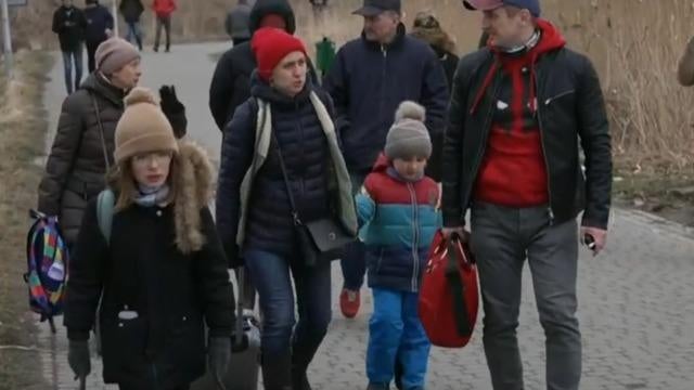 cbsn-fusion-poland-and-other-nations-open-border-to-ukrainian-refugees-thumbnail-905550-640x360.jpg 