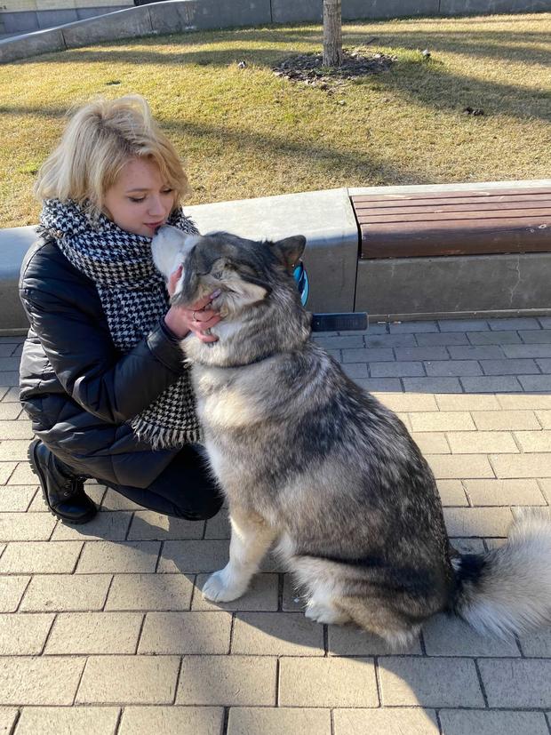 angelina-and-her-dog-in-ukraine.jpg 