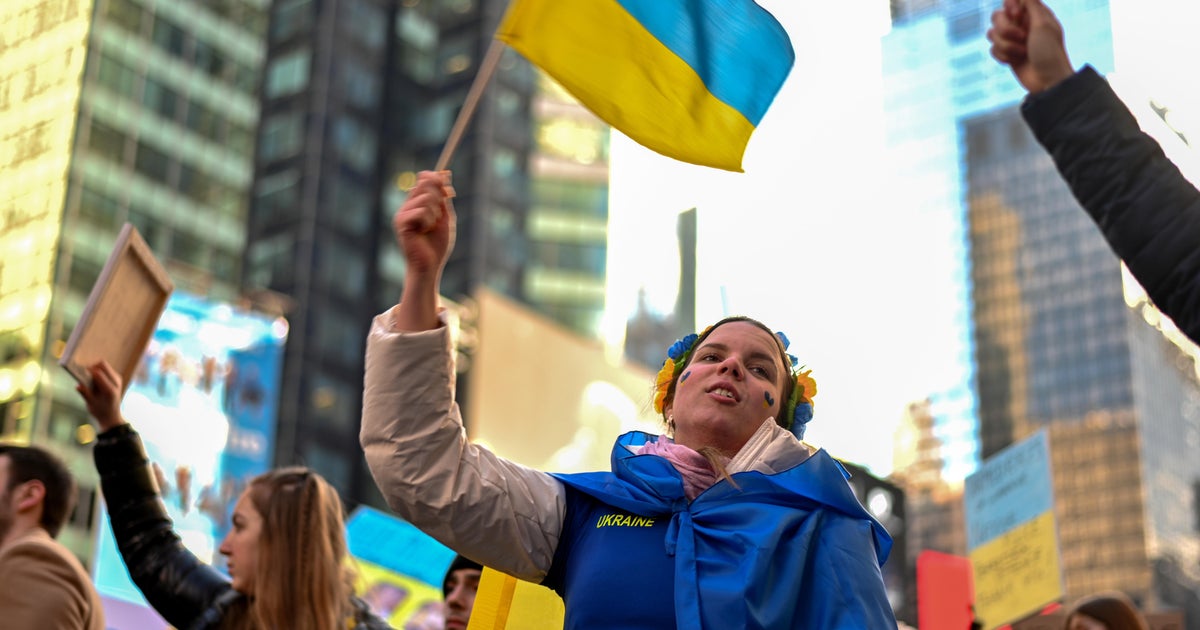 New Yorkers stand in solidarity with Ukraine at antiwar rallies across