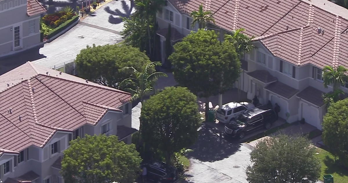 Man Who Was Barricaded In Doral Home Taken Into Custody - CBS Miami