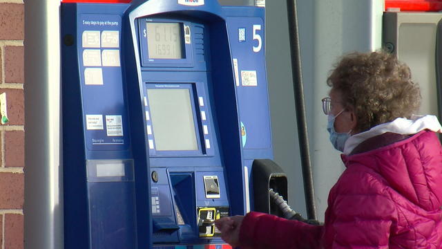 10P-Pkg-GQ-Gas-Prices-V_WCCO11OR.jpg 