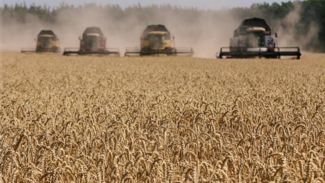 cbsn-fusion-moneywatch-russias-invasion-of-ukraine-could-cause-us-food-prices-to-increase-more-thumbnail-908516-640x360.jpg 