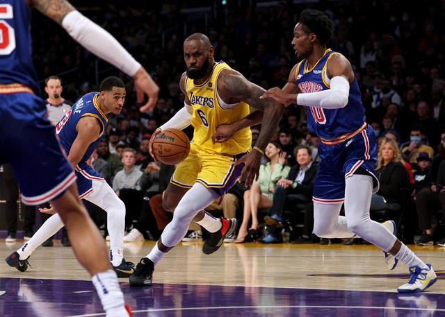 Jordan Poole of the Golden State Warriors drives to the basket during  News Photo - Getty Images