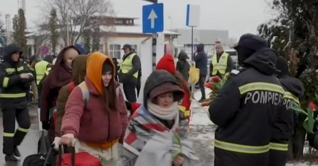 How war in Ukraine is affecting women and girls - CBS News