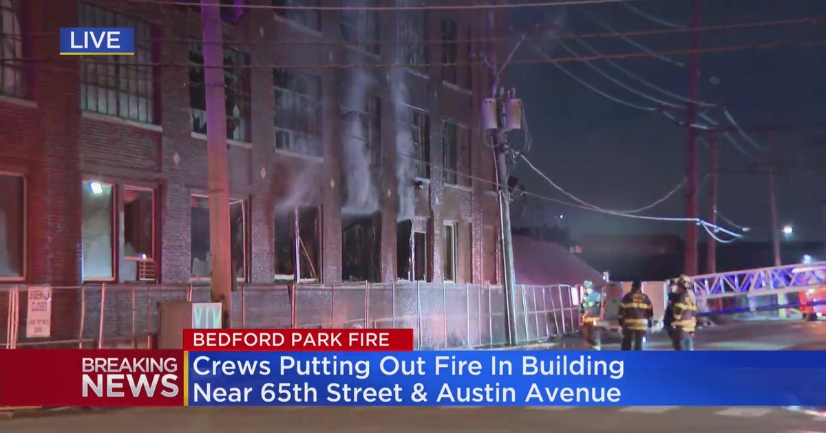 Industrial building catches fire in Bedford Park - CBS Chicago