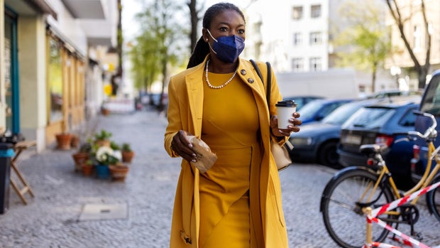 woman wearing face mask