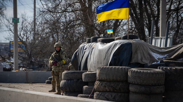 Ukraine Army Digs In To Defend Mykolaiv Against Russian Advance 