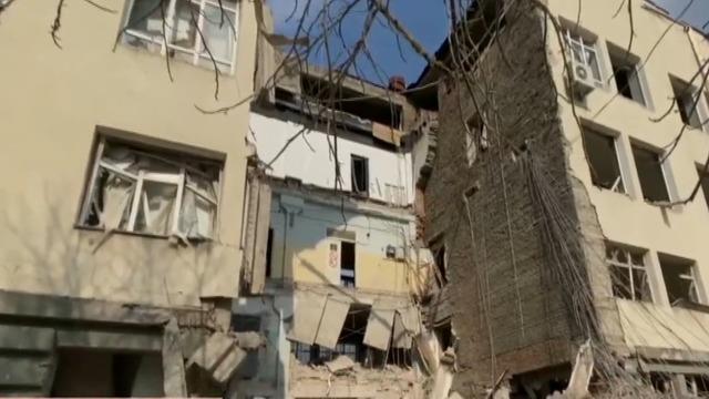 cbsn-fusion-ukraine-city-cut-off-by-russias-brutal-siege-thumbnail-922333-640x360.jpg 