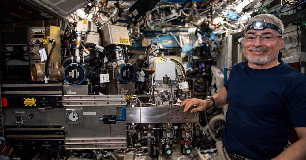 NASA astronaut sets new single-flight duration record