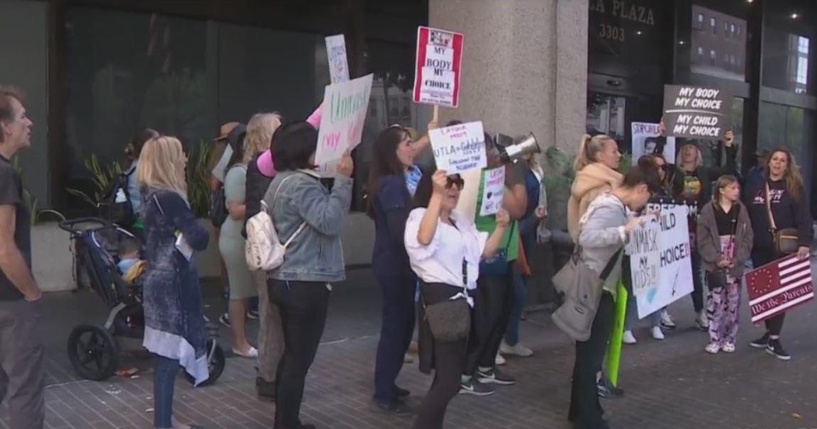 Parents Hold Protest Against LAUSD Mask Mandate - CBS Los Angeles