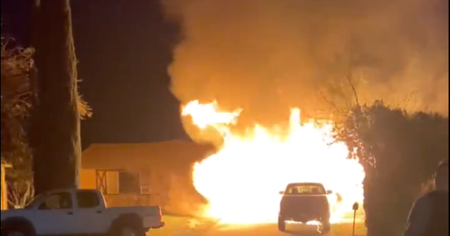 South Sacramento Garage Fire Sparks Heavy Response - CBS Sacramento