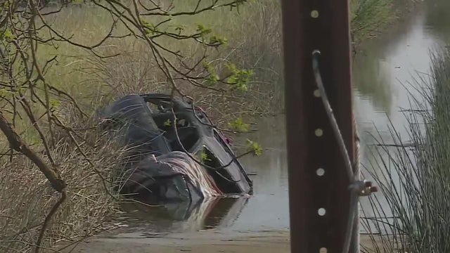 car-into-water.jpeg 