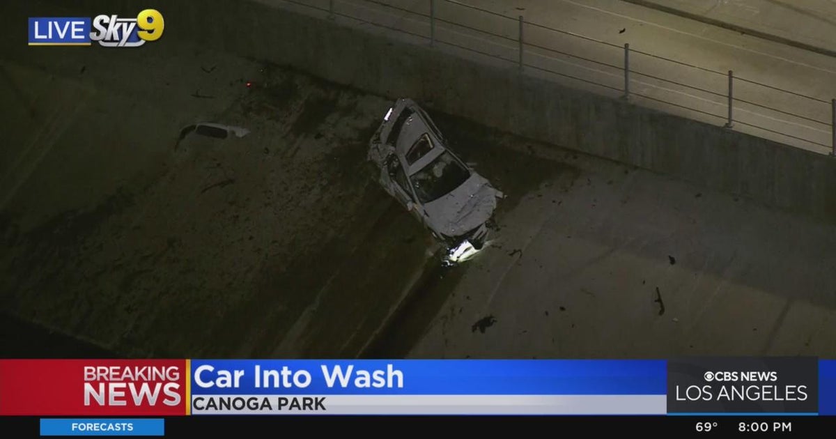 Car goes over bridge and into wash in Canoga Park CBS Los Angeles