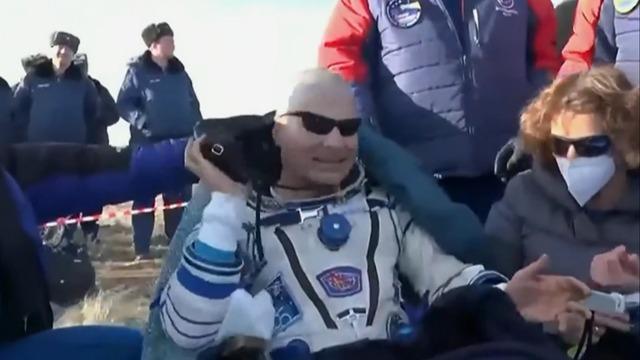 cbsn-fusion-nasa-astronaut-returns-to-earth-in-russian-capsule-thumbnail-942588-640x360.jpg 