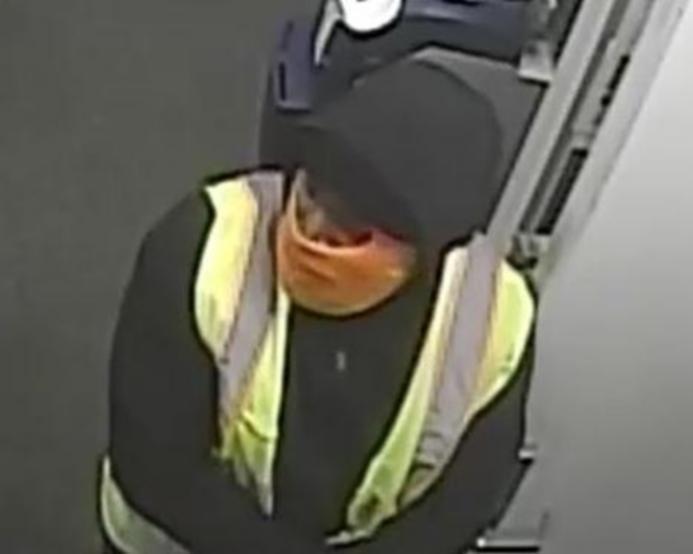 Police search for suspects in Chase Bank robbery on city's Near West ...