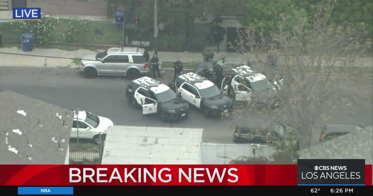 Police in a standoff with a possible gunman in South LA - CBS Los Angeles