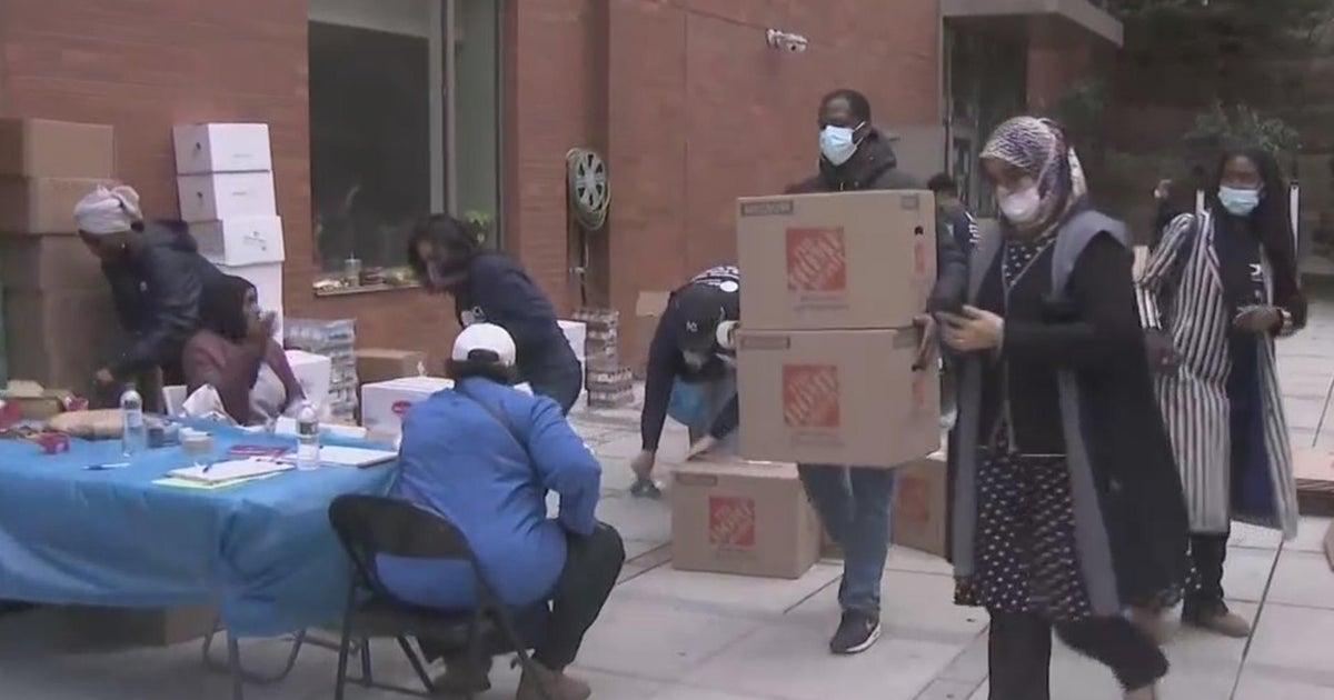 Muslim Community Network giving away hundreds boxes of groceries