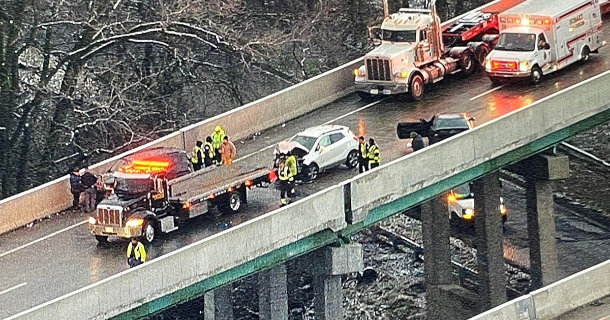 Multiple crashes reported on on I-65 in Gary, Indiana due to icy roads ...