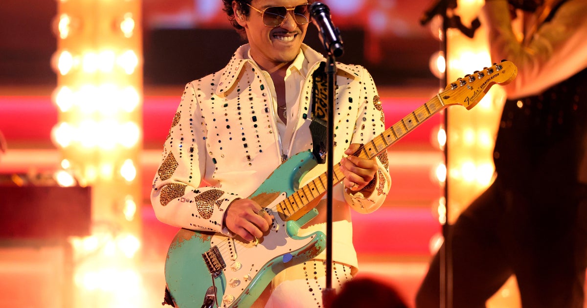 Grammywinning musician Bruno Mars to headline performances at