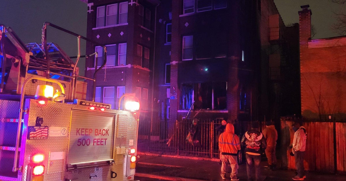 3-year-old girl among 4 injured in South Austin apartment fire - CBS ...
