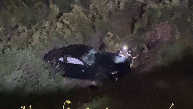 Car goes down embankment in Chatsworth 
