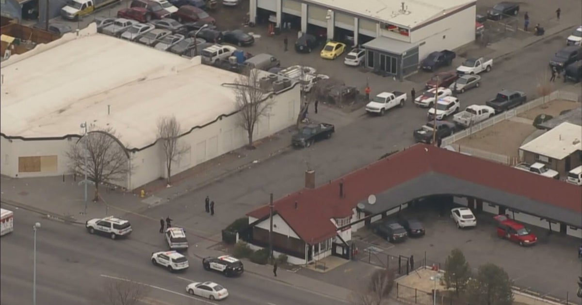 2 Shot In Aurora Search Ongoing For Suspect CBS Colorado