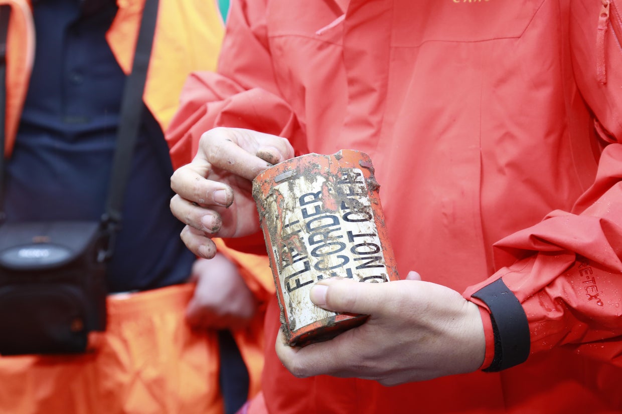 U.S. experts analyzing black boxes from China Eastern Boeing 737 that