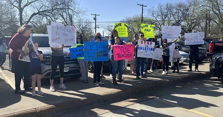 Joshua ISD parents and students protest bullying after teachers resign