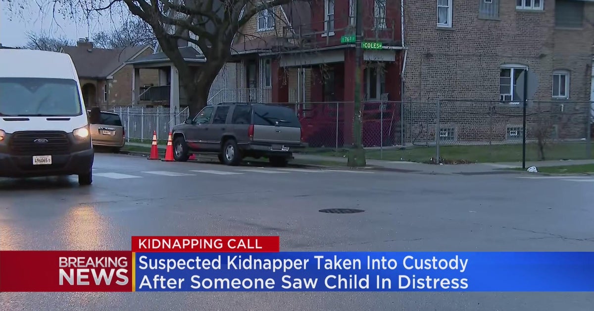 Suspected kidnapper taken into custody in South Shore - CBS Chicago