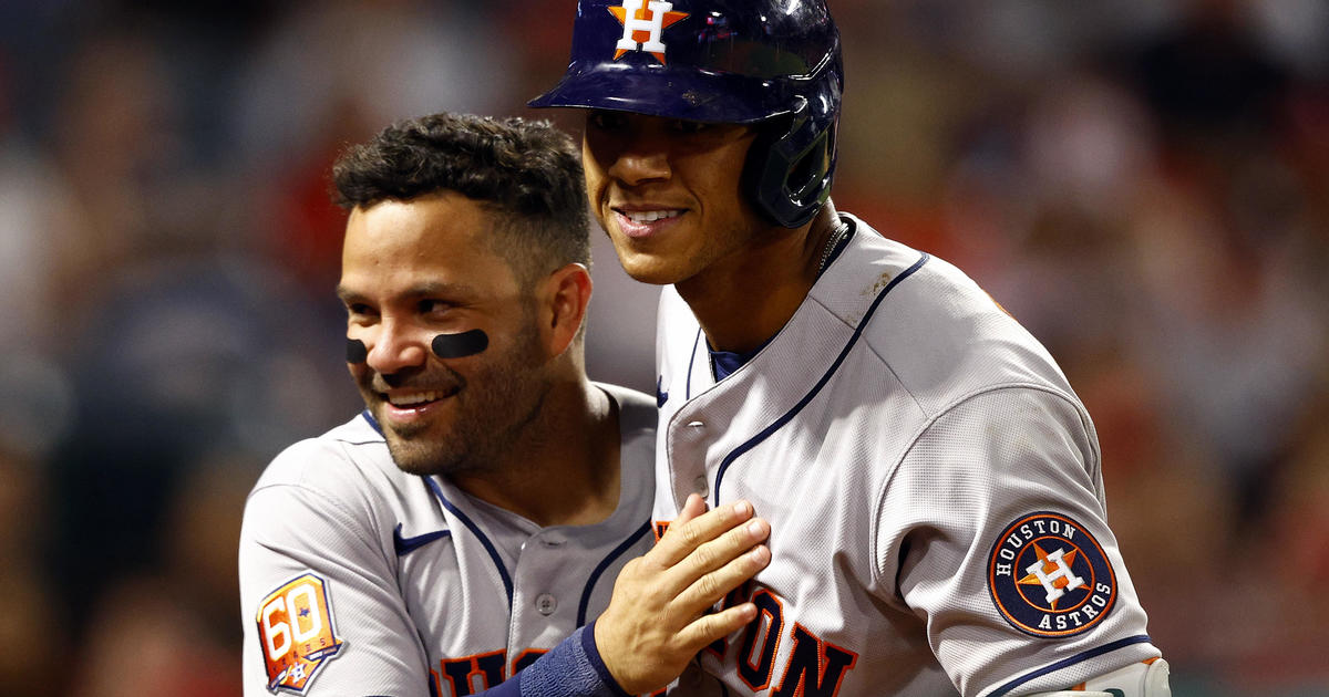 Jeremy Pena hits first home run while parents are interviewed