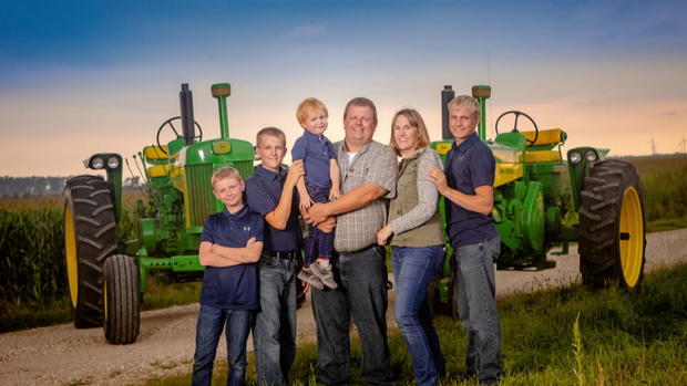 Farmer Eric Howard and his family - Spring Valley organ donor 