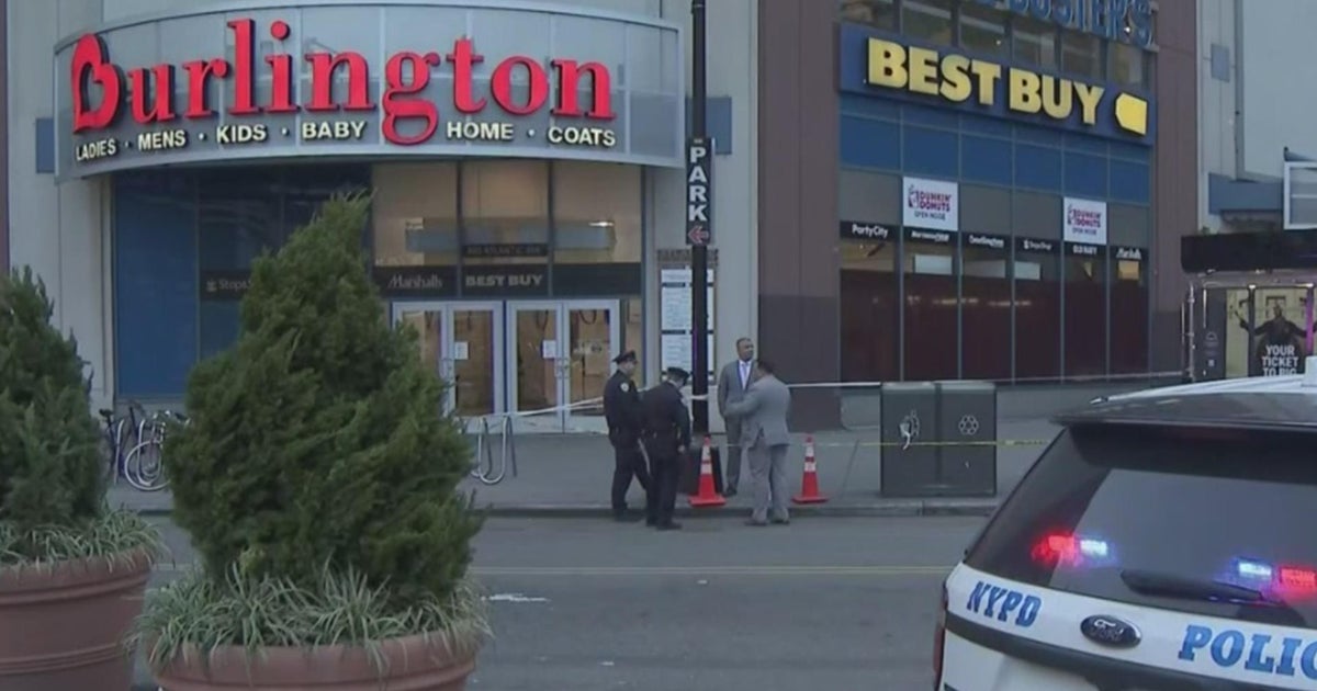 Teenager injured in shooting outside Brooklyn mall - CBS New York